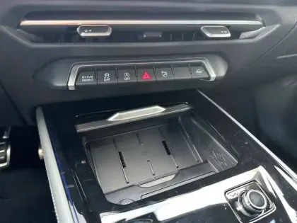 Photo 20 Audi Q3  TFSI 150 ch Hybride S tronic 7