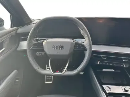 Photo 11 Audi Q3  TFSI 150 ch Hybride S tronic 7