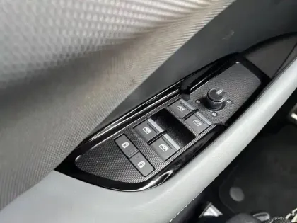 Photo 24 Audi Q3  TFSI 150 ch Hybride S tronic 7