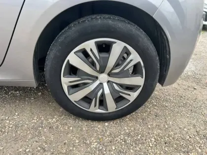 Photo 10 Peugeot 208  PureTech 100 S&S EAT8