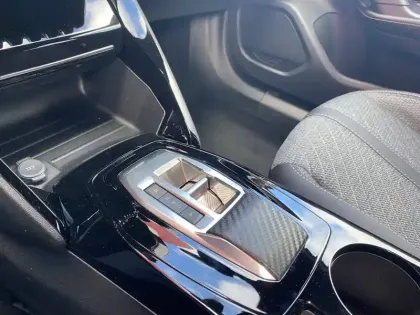 Photo 11 Peugeot 2008  Hybrid 145 e-DCS6