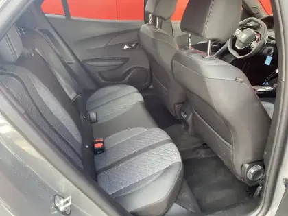 Photo 7 Peugeot 2008  Hybrid 145 e-DCS6