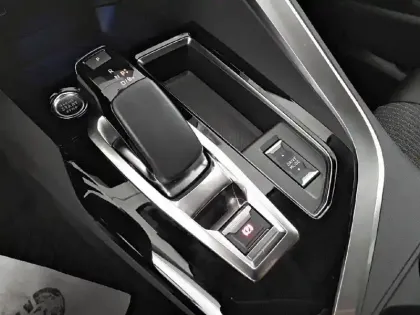 Photo 49 Peugeot 3008  Hybrid 225 e-EAT8