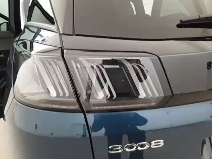 Photo 16 Peugeot 3008  Hybrid 225 e-EAT8