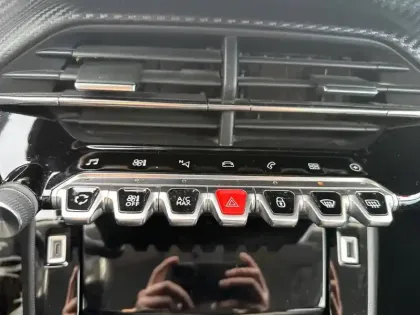 Photo 19 Peugeot 2008  Electrique 136 ch