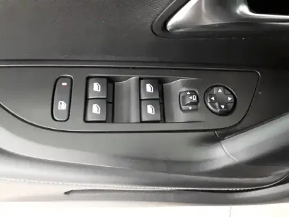 Photo 21 Peugeot 2008  Electrique 136 ch