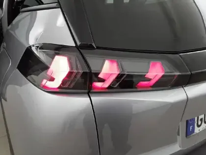 Photo 16 Peugeot 2008  Electrique 136 ch