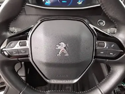 Photo 8 Peugeot 2008  Electrique 136 ch