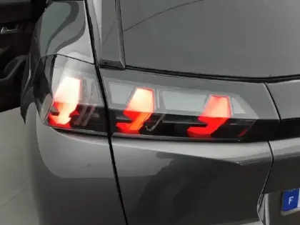 Photo 16 Peugeot 2008  PureTech 130 S&S BVM6