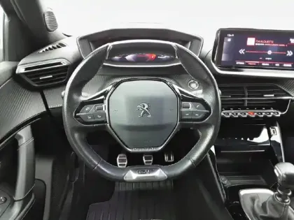 Photo 8 Peugeot 2008  PureTech 130 S&S BVM6