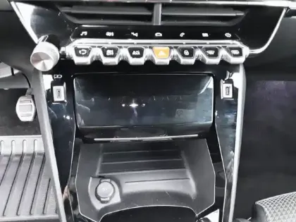 Photo 23 Peugeot 2008  PureTech 130 S&S BVM6