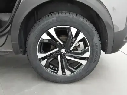 Photo 12 Peugeot 2008  PureTech 130 S&S BVM6