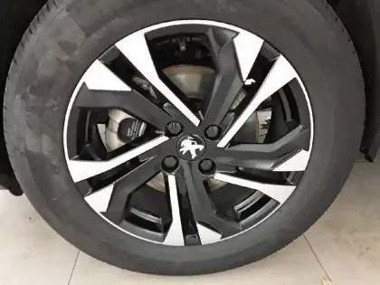 Photo 32 Peugeot 2008  BlueHDi 130 S&S EAT8