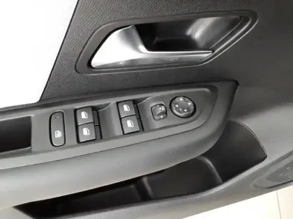 Photo 25 Citroën C4  Hybride 136 e-DCS6