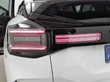 Photo 53 Citroën C4  Hybride 136 e-DCS6