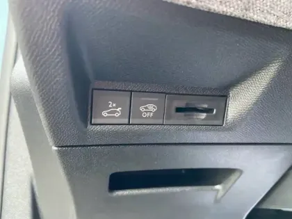 Photo 21 Peugeot 3008  Hybrid 145 e-DCS6