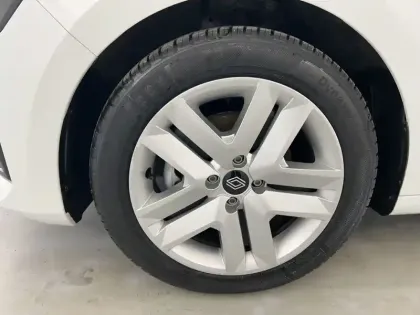 Photo 8 Renault Clio  E-Tech full hybrid 145