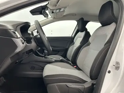 Photo 16 Renault Clio  E-Tech full hybrid 145