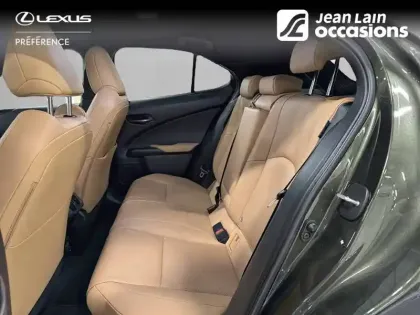 Photo 16 Lexus UX  300h 2WD