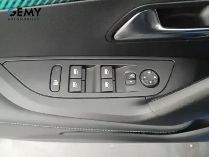 Photo 51 Peugeot 2008  PureTech 130 S&S EAT8