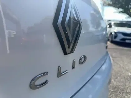 Photo 14 Renault Clio  E-Tech full hybrid 145 ch GSR2