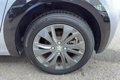 Photo 9 Peugeot 208  Electrique 50 kWh 136ch