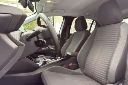 Photo 13 Peugeot 208  Electrique 50 kWh 136ch