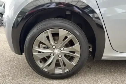 Photo 10 Peugeot 208  Electrique 50 kWh 136ch