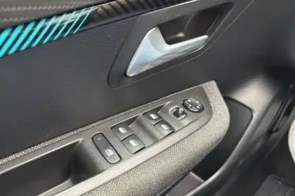 Photo 22 Peugeot 208  Electrique 50 kWh 136ch