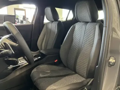 Photo 8 Peugeot 2008  Hybrid 145 e-DCS6