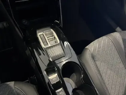 Photo 45 Peugeot 2008  Hybrid 145 e-DCS6