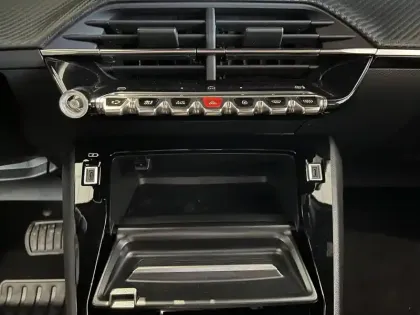 Photo 12 Peugeot 2008  Hybrid 145 e-DCS6