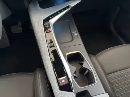 Photo 20 Peugeot 3008  Hybrid 136 e-DCS6