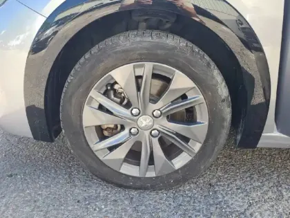 Photo 10 Peugeot 208  Electrique 50 kWh 136ch