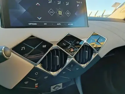 Photo 21 DS DS 3 DS3 Crossback PureTech 130 EAT8 Grand Chic