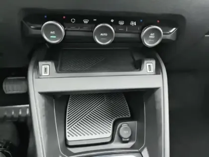 Photo 12 Citroën C4  PureTech 130 S&S EAT8 Shine