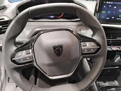 Photo 11 Peugeot 208  Electrique 50 kWh 136ch Allure