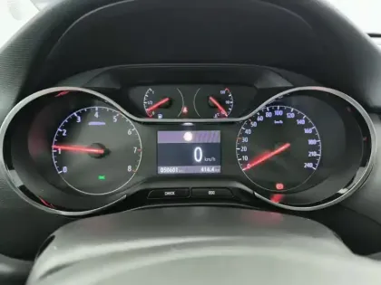 Photo 20 Opel Crossland  1.2 Turbo 110 ch BVM6 Elegance