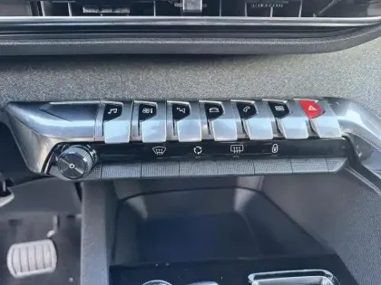 Photo 12 Peugeot 3008  BlueHDi 130ch S&S EAT8 Allure Pack