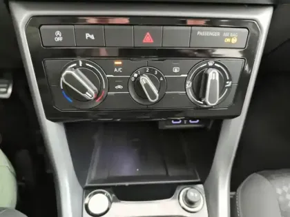 Photo 12 Volkswagen T-cross  1.0 TSI 95 Start/Stop BVM5 Lounge