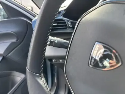 Photo 16 Peugeot 308  PHEV 180 e-EAT8 Active Pack