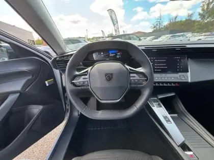 Photo 11 Peugeot 308  PHEV 180 e-EAT8 Active Pack