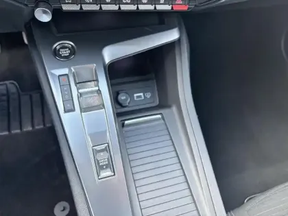 Photo 23 Peugeot 308  PHEV 180 e-EAT8 Active Pack