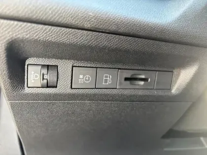 Photo 15 Peugeot 308  PHEV 180 e-EAT8 Active Pack