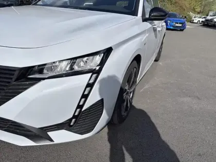 Photo 13 Peugeot 308  PHEV 180 e-EAT8 Active Pack