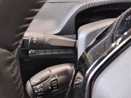 Photo 16 Peugeot 208  Electrique 50 kWh 136ch Allure