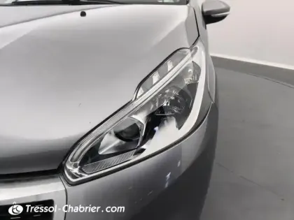 Photo 13 Peugeot 208 Gén. I Ph2 Signature 5