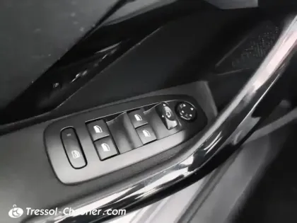 Photo 19 Peugeot 208 Gén. I Ph2 Signature 5