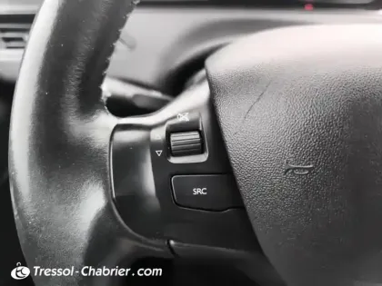 Photo 18 Peugeot 208 Gén. I Ph2 Signature 5