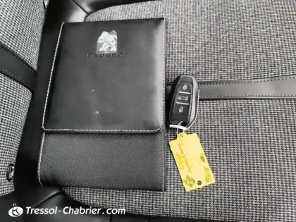 Photo 15 Peugeot 3008  1.2 Puretech 130ch S&S EAT6 Allure